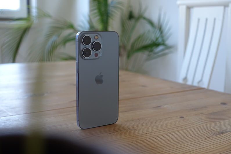 the iphone 13 pro is the best hybrid camera for beginners